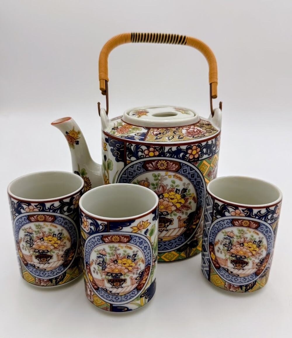 Vintage Imari Dynasty Japan Teapot & 3 Matching Tea Cups